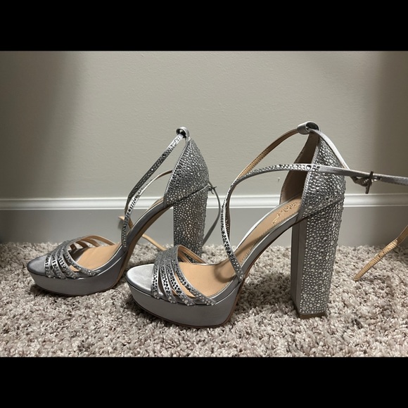 Jewel by Badgley Mischka - Picture 2 of 4